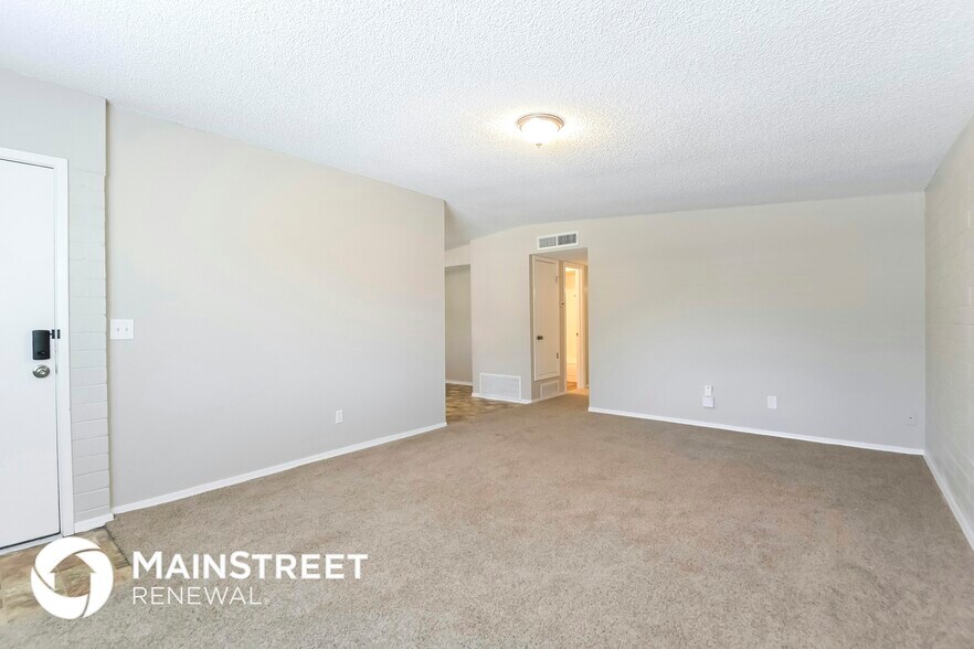 Building Photo - 8601 E Mormon Dr