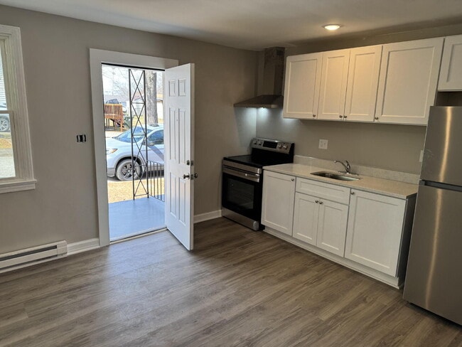 Building Photo - Cozy 1 Bedroom Apartment in the Heart of W. GVL. Steps from Unity Park and Pendleton St.