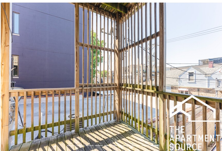 Building Photo - 2732 W Chicago Ave