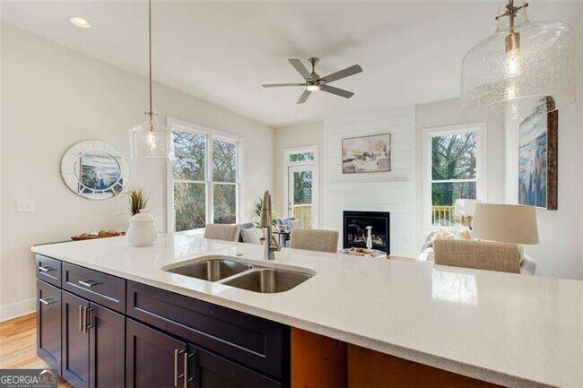 Building Photo - 1240 Oakland Terrace SW