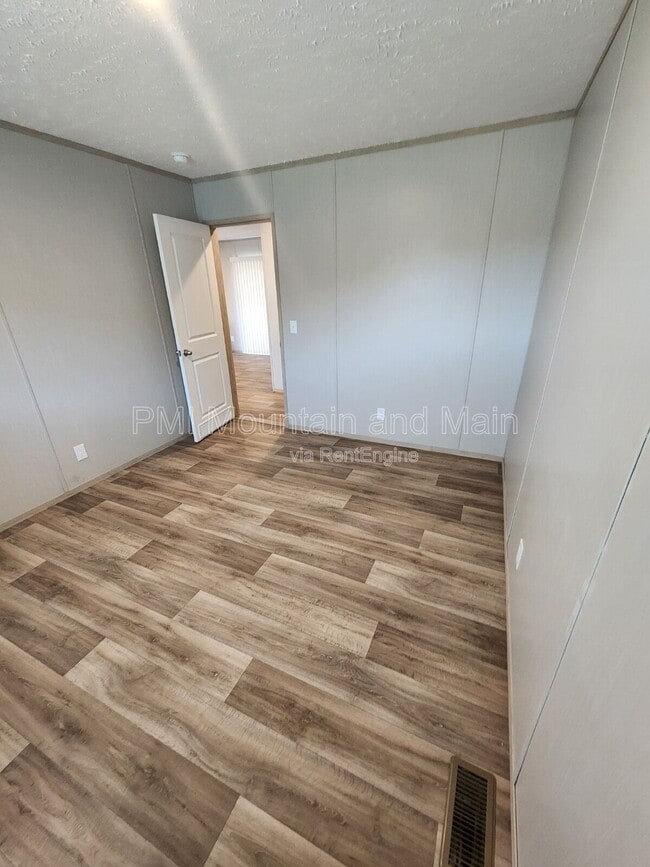 Building Photo - 102 Indian Camp Branch Rd