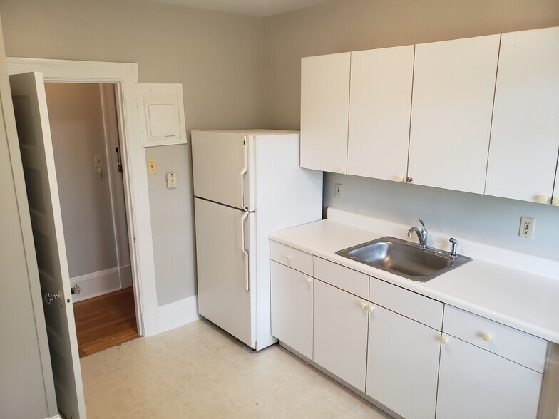 Building Photo - 4101 Roland Ave