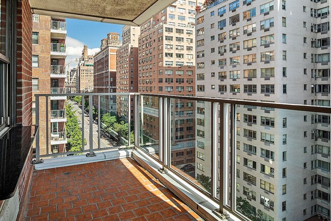 Building Photo - 50 Sutton Pl S