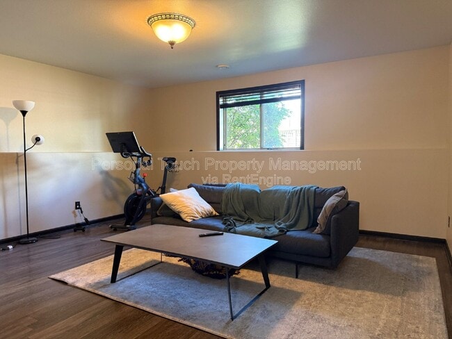 Building Photo - 4106 Clubhouse Dr S