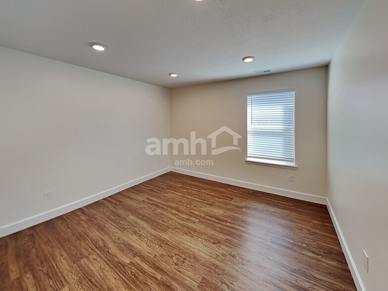 Building Photo - 2286 E Wild Horse Way