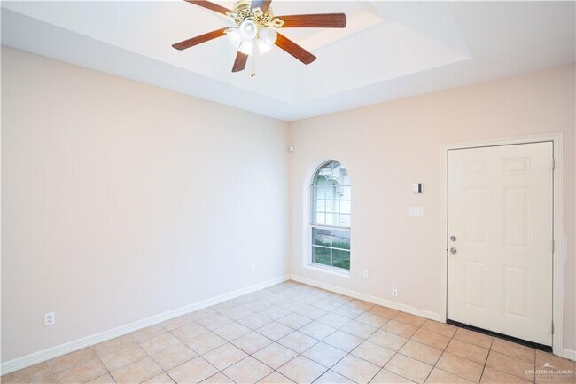 Building Photo - 604 Buena Vista Dr