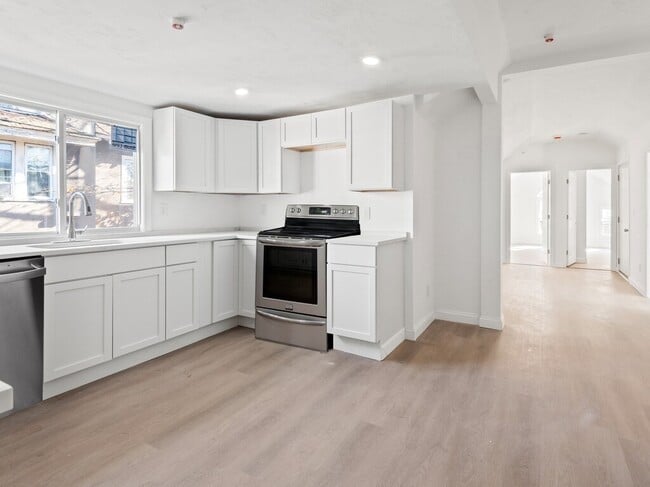 Building Photo - 42 William St