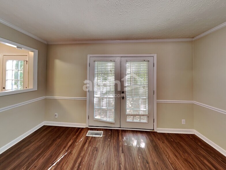 Building Photo - 424 Spring Falls Dr