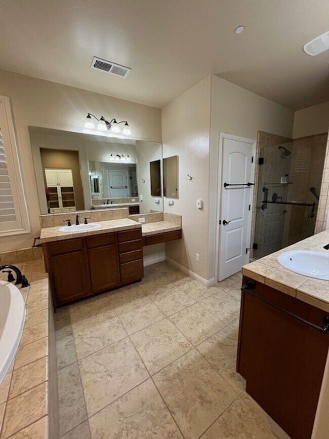 Building Photo - 121 Market Hill Way