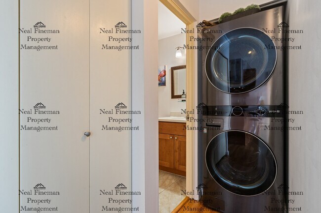 Building Photo - Unfurnished  1 Bed / 1 Bath Condo. 1 assigned covered parking stall. Rent Includes: AC Central, C...