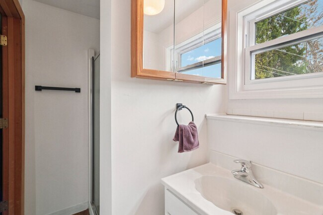 Building Photo - 23460 W N Lakewood Ln