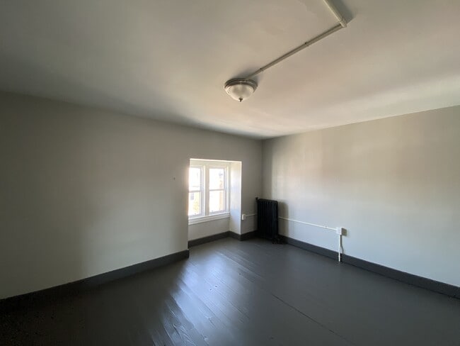 Building Photo - 824 W Princess St