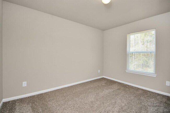 Building Photo - 2260 Raider Dr