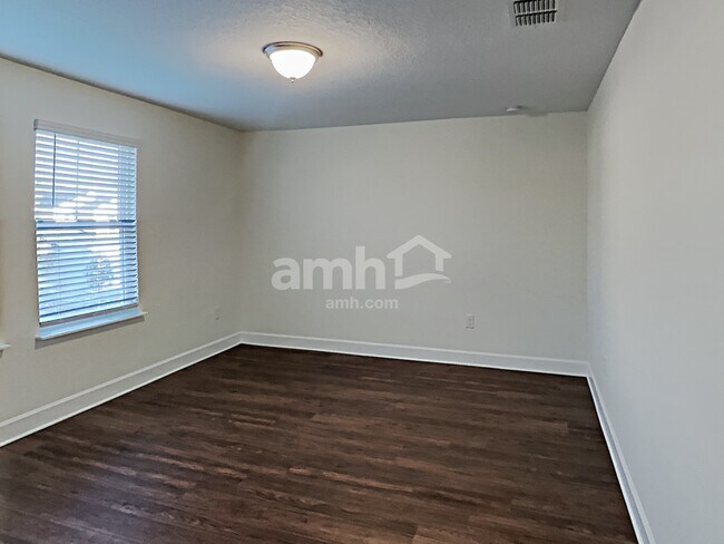 Building Photo - 1001 Walden Pond Dr