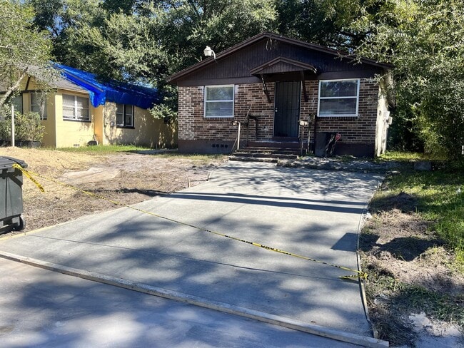 Primary Photo - 1117 Rushing St