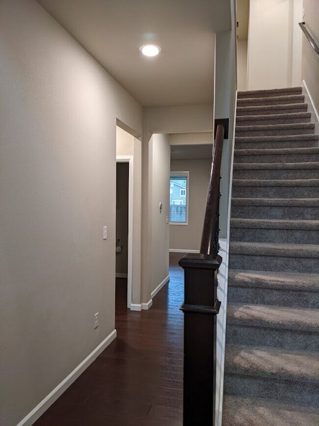 Building Photo - Northshore, Bothell, Millcreek 4 bedroom Home Special offer!