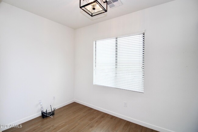 Building Photo - 2511 W Queen Creek Rd