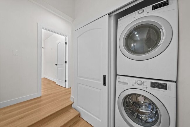 Building Photo - 2333 Ridge View Dr