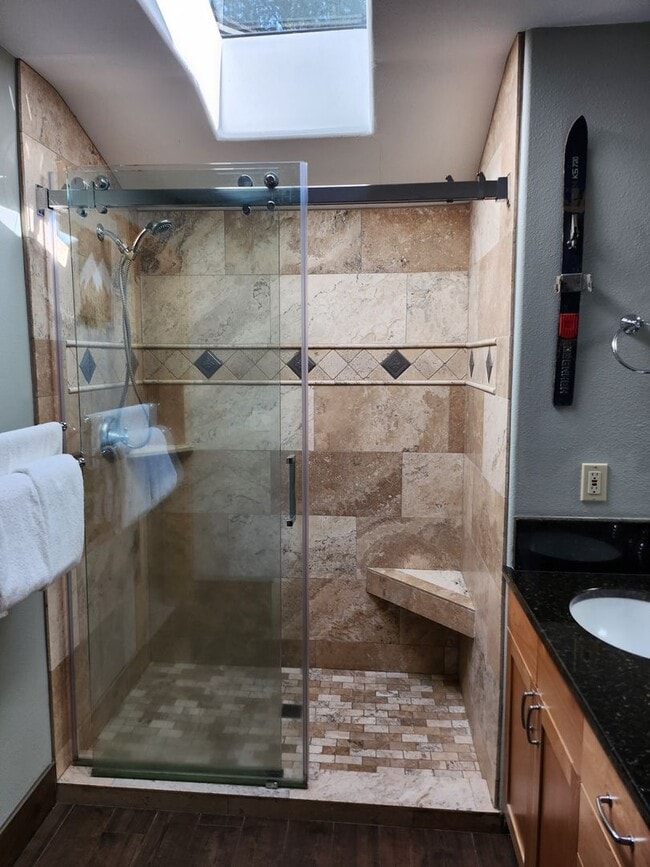 Building Photo - Seasonal Rental - Available through April ...