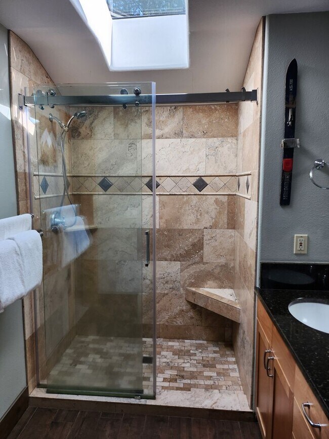 Building Photo - Seasonal Rental - Available through April 30, 2026