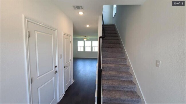 Building Photo - 561 Pepperbark Loop