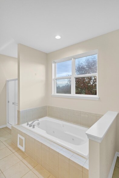 Building Photo - 2660 Harnish Dr