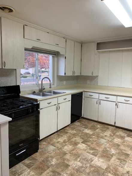 Building Photo - 3911 Azalea St