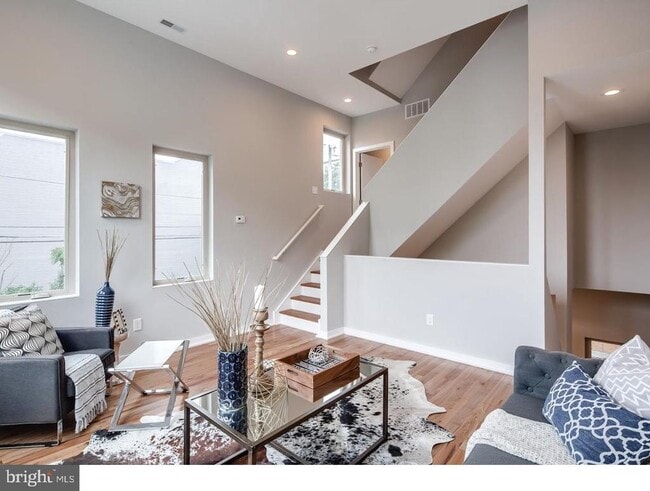 Building Photo - 1842 E Cumberland St