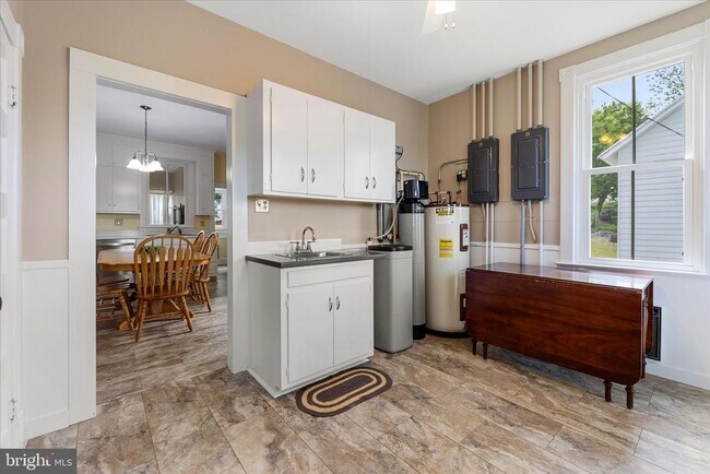 Building Photo - 5452 Middle Rd