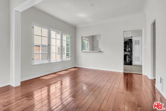 Building Photo - 751 Croft Ave