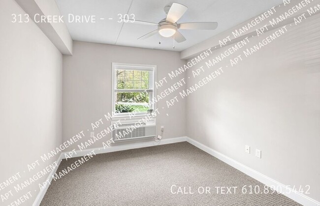 Building Photo - 313 Creek Dr