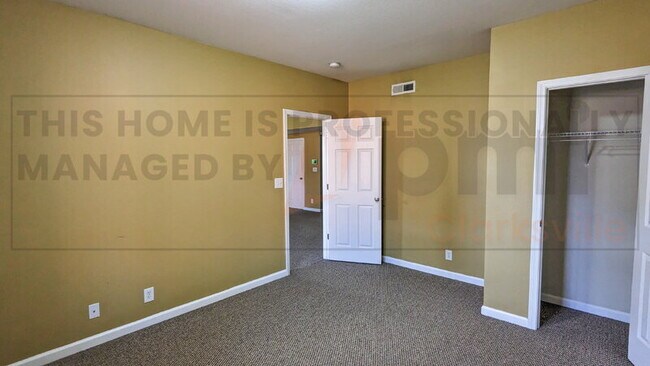 Building Photo - 2780 Cascade Dr