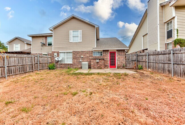 Building Photo - 917 Rambling Oaks Dr