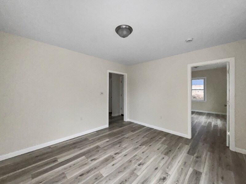 Building Photo - 8-10 Varnum St