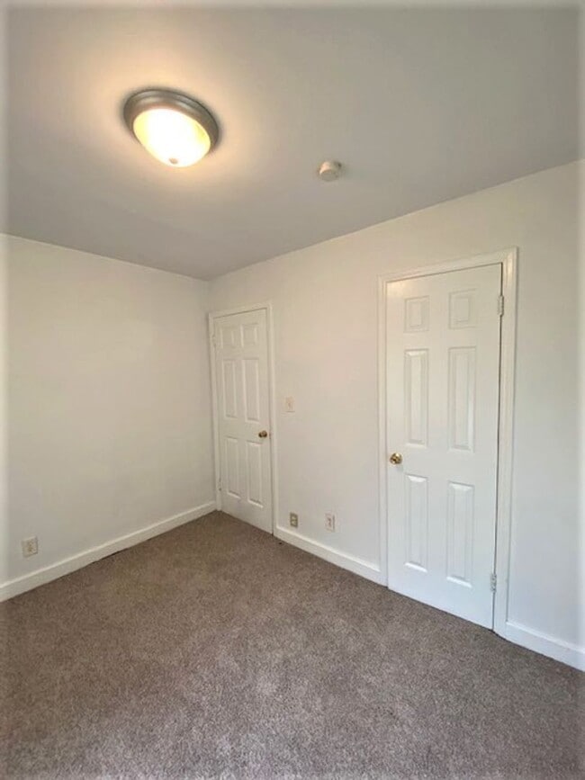 Building Photo - Move in Special!  West Charlotte.  Renovat...