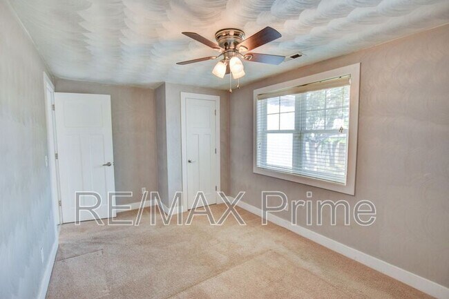 Building Photo - 7304 Major Ave