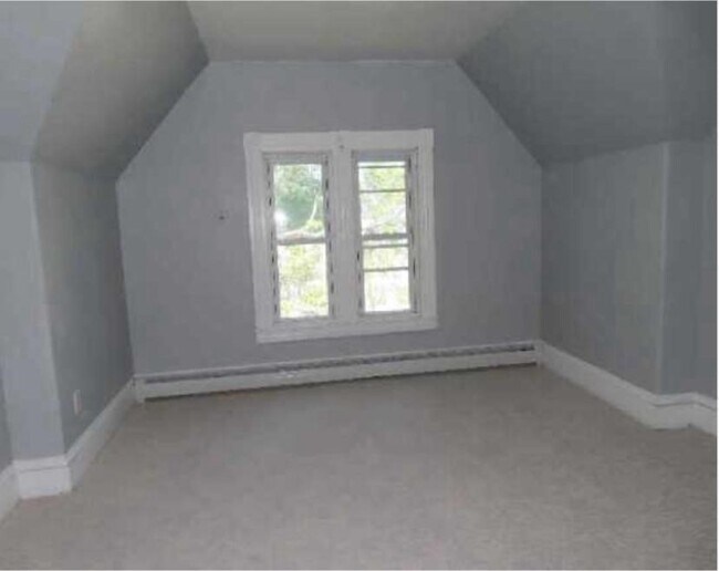 Building Photo - 27 Burtt St