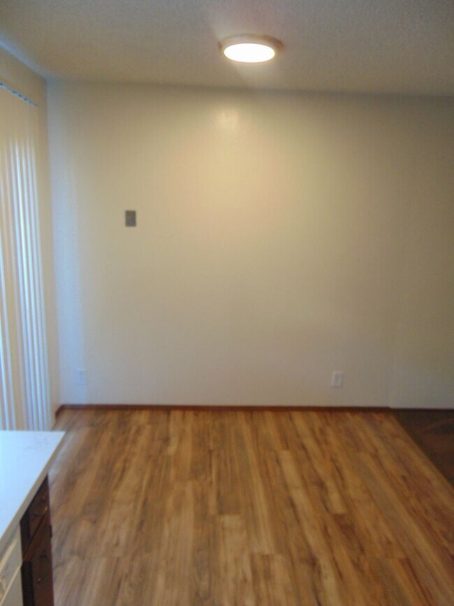 Building Photo - 373 Rodeo Ave