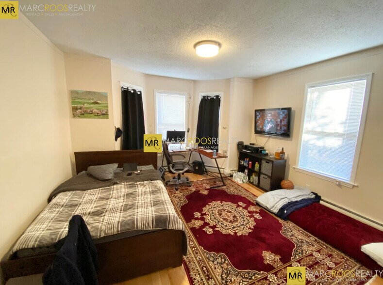 Building Photo - 10 Bickford Ave