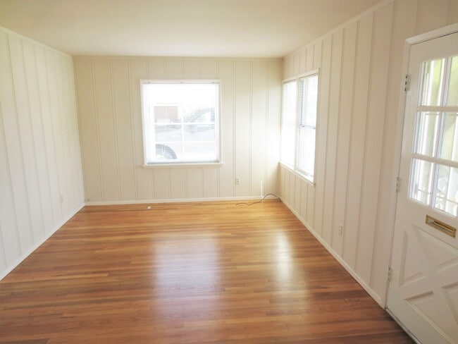 Building Photo - Cute, Cozy Cottage within Walking Distance of the Beach