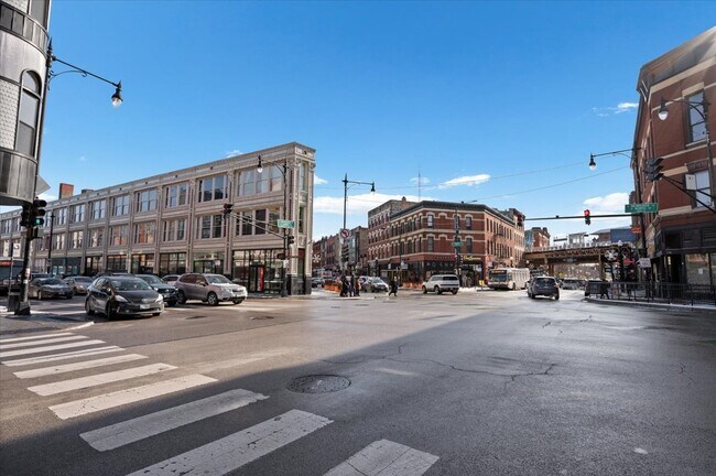 Building Photo - 2013 W Concord Pl