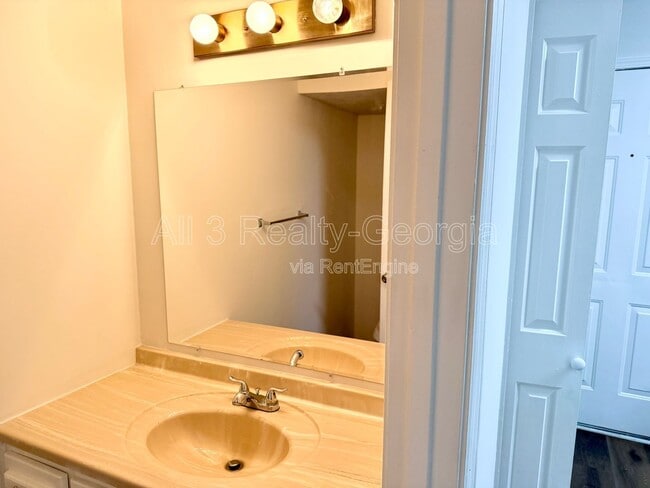 Building Photo - 470 S Jeff Davis Dr