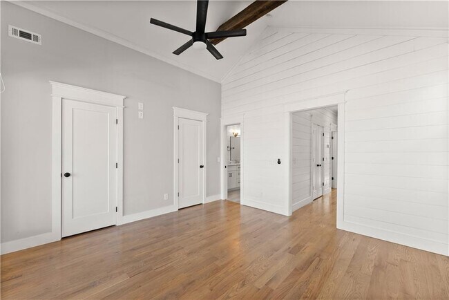 Building Photo - 35 Cottonwood St