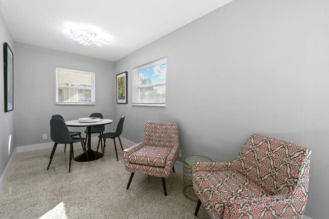 Building Photo - 1004 Stillwater Dr