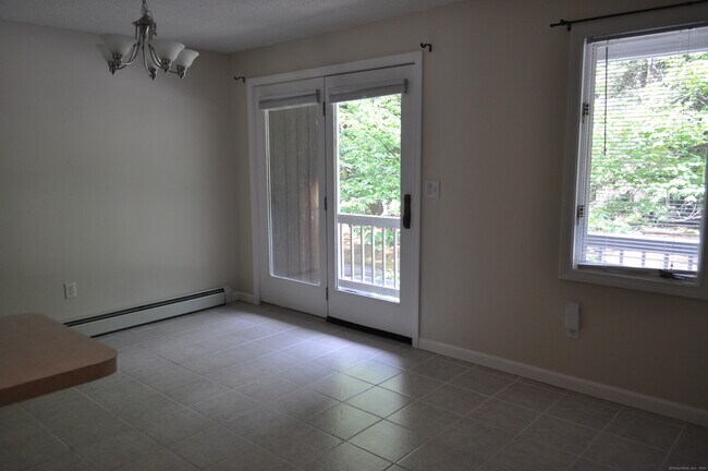 Building Photo - 110 Songbird Ln
