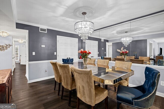 Building Photo - 6851 Roswell Rd