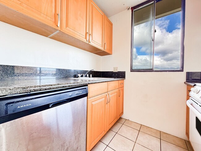 Building Photo - 2121 Ala Wai Blvd