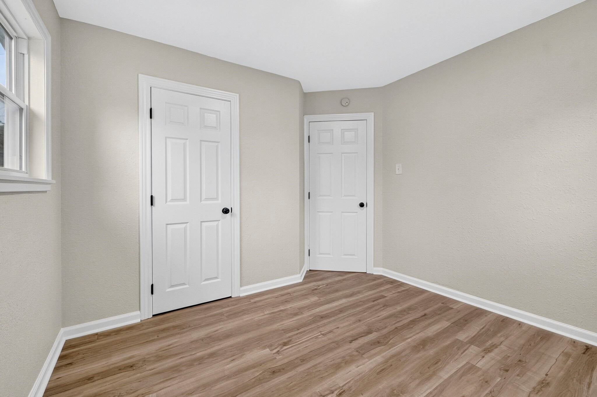 Building Photo - 121 Sunglow Dr