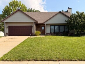 Building Photo - 1795 Forest Lake Dr SE