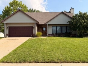 Building Photo - Four Bedroom Single Family Home in Forest Hills Schools!